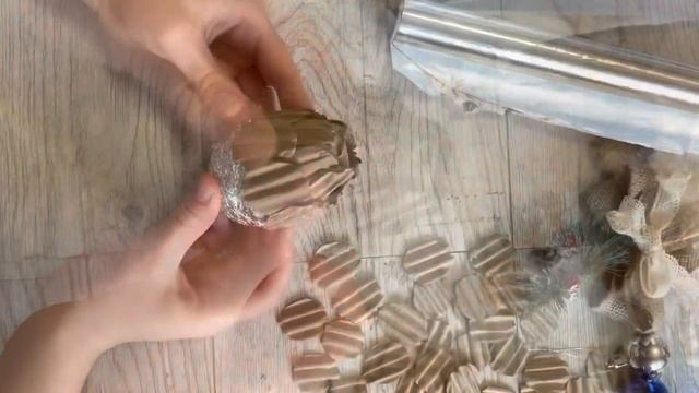 Взяла ФОЛЬГУ и КАРТОН Ёлочная ИГРУШКА Своими руками Новогодние поделки Как сделать ёлочные игрушки смотреть онлайн