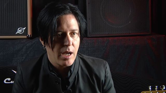 What Was QOTSA Guitarist Troy Van Leeuwen's First Song? | Fender смотреть онлайн