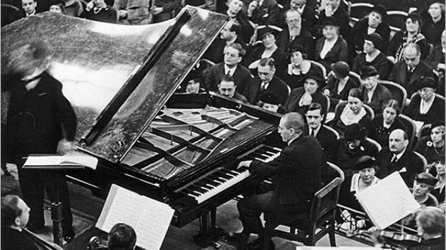 Paul Wittgenstein Plays Ravel - Piano Concerto For The Left Hand (1/2)