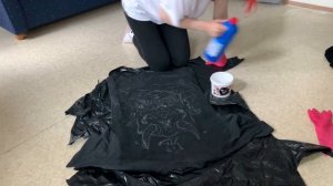 Рисую белизной на одежде. Кастом.