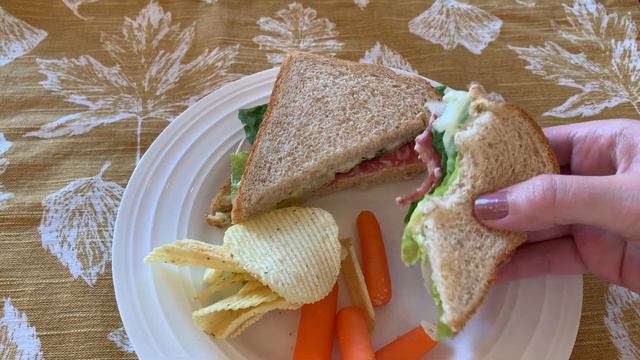 WHAT I EAT IN A DAY💜// REALISTIC SIMPLE MEALS// HOMESCHOOLING MOM OF TWO 👧🏽👧🏽//MOM LIFE EDITION смотреть онлайн