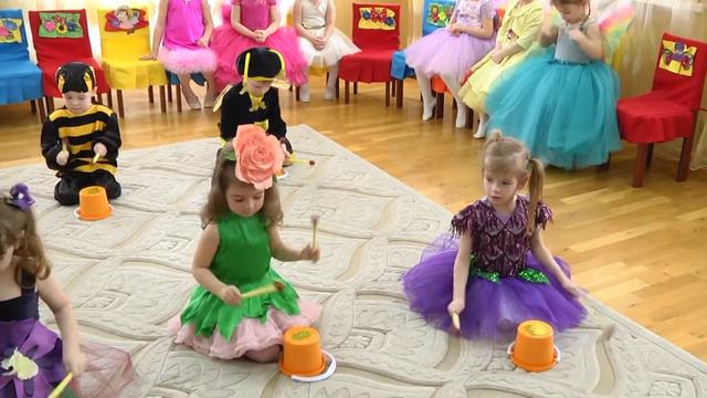 София на празднике 8 марта в детском садике. Софія на свято 8 березня в дитячому садку. 2020. смотреть онлайн