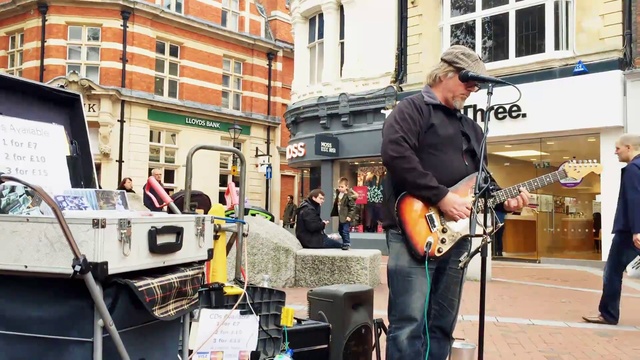 ЭЛЕКТРО ГИТАРА УЛИЧНЫЙ МУЗЫКАНТ ► Неизвестный Талантище смотреть онлайн