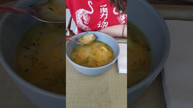 Как правильно есть суп в столовой смотреть онлайн