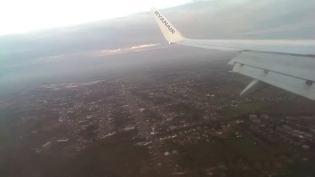 Approaching and landing @ Brussels South Charleroi Airport смотреть онлайн