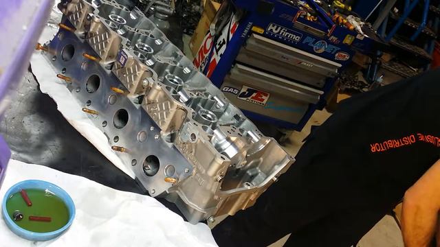 MB M157 cylinder head intake valves installation смотреть онлайн