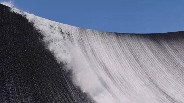 Dubai Expo 2020 Fire Spitting Waterfall, surreal installation awesome by day, magical by night 2022 смотреть онлайн