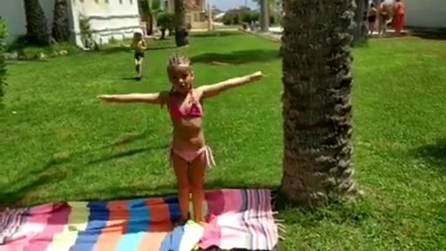 Художественная гимнастика на море. Домашнее задание на лето?☀️ смотреть онлайн