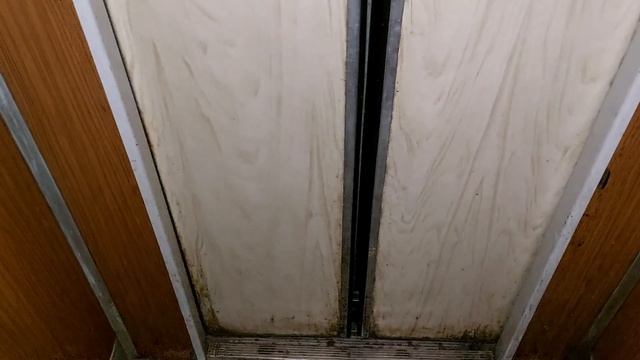 Гробовоз! Лифт ЩЛЗ ≈1991 г. @ ул. Нижняя Дуброва, 37 (г. Владимир) смотреть онлайн