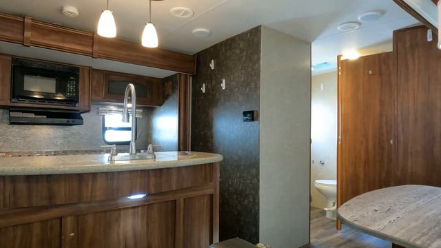 2016 North Trail 33BKSS Caliber 33BKSS Travel Trailer, 2 Bedroom, Sleeps 11, 3 Slides, $29,900 смотреть онлайн