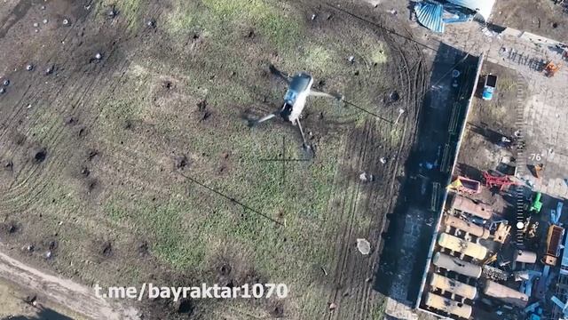 Война дронов в Новоселовском (трасса Сватово-Купянск). Дрон противника уронили. смотреть онлайн