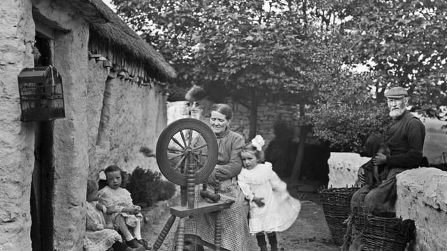 ☘️ Irish Ceilidh Music ~ "The Rememberances Waltz" ~ Old Ireland photos смотреть онлайн