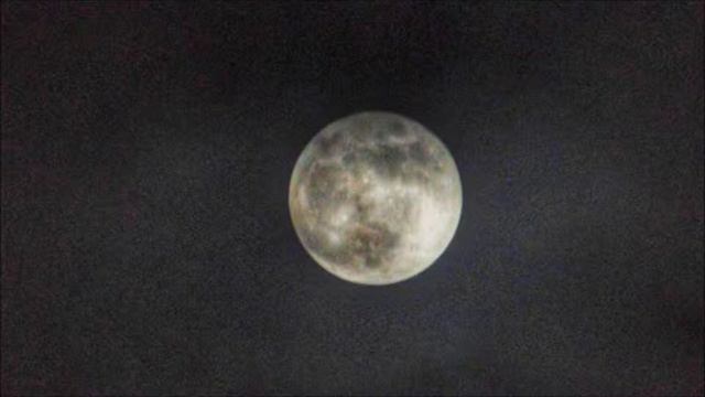 PERFORMANCE POETRY FROM IRELAND - Apex reads 'Hands to the moon' смотреть онлайн