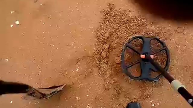 ВидеоОбзор Ground EFX Striker MX300 на русском Часть 3 поиск монет на пляже смотреть онлайн