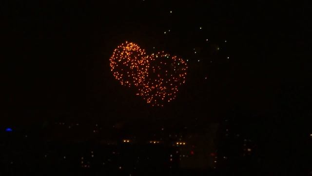 Festive fireworks. Праздничный салют смотреть онлайн