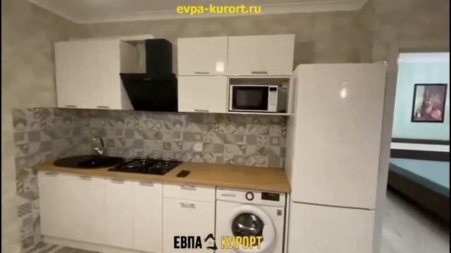 Двухкомнатный домик в светлых тонах со своим двором