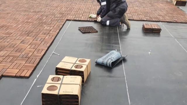 2. Декинг. Укладка напольного покрытия на террасе.