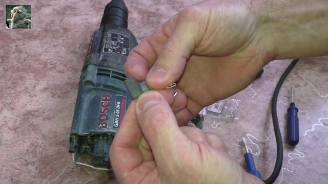 Ремонт перфоратора BOSCH GBH 2 26 DFR PROFESSIONAL. Замена щёток. смотреть онлайн