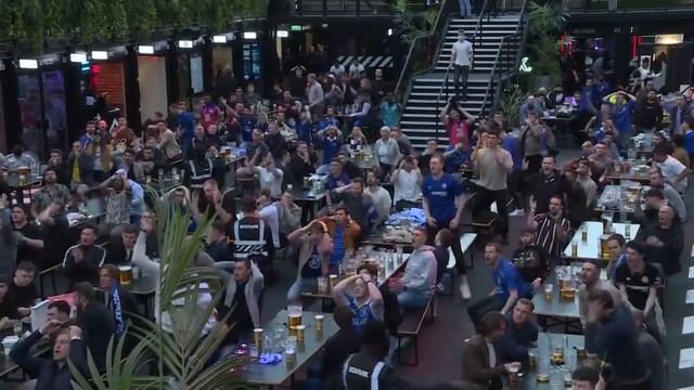 Chelsea fans react after scoring during Champions League final | AFP смотреть онлайн