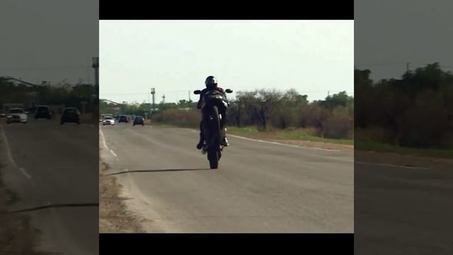Сузуки катана gsx750f стант на заднем колесе. смотреть онлайн