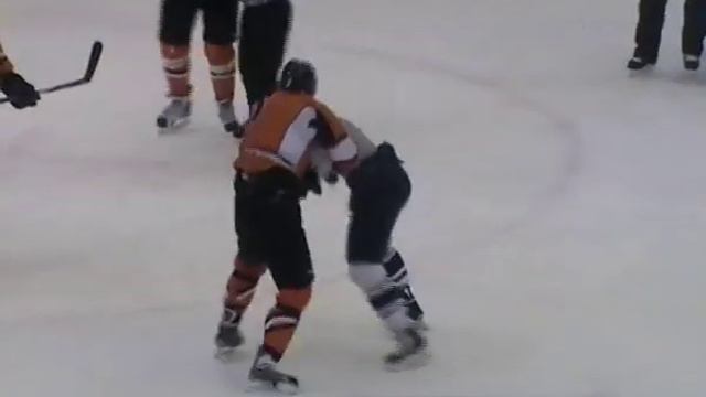 Ты голубой-ты голубой,мы не хотим играть с тобой)))