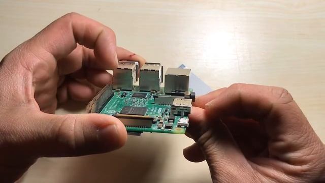 Introduction to the Pi Camera Module and how to connect it to the Raspberry Pi смотреть онлайн