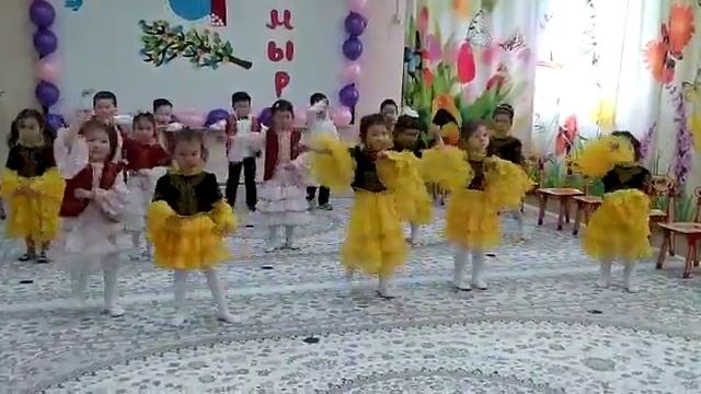Киргизкий танец ясельная группа. смотреть онлайн