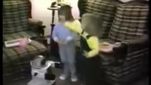 Девочки целуются очень прикольный позитивный момент смотреть онлайн