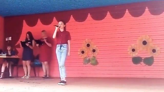 Девочка читает стихотворение/ про маму смотреть онлайн