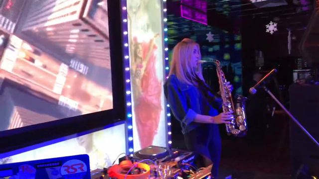 Саксофонистка Карина Багдасар . Sax смотреть онлайн