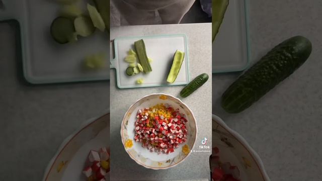 Салат з крабових паличок смотреть онлайн