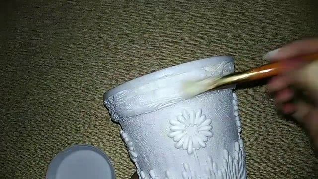 взяла старый горшок и сделала из него