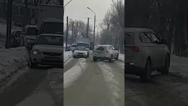 А говорят женщины плохо водят))))) смотреть онлайн