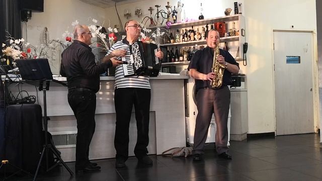 Чардаш Монти - саксофон + аккордеон (Czardash Monti) смотреть онлайн
