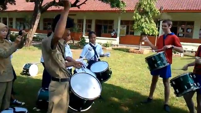 australians student playing drum band in middle java indonesia by pak bambang смотреть онлайн