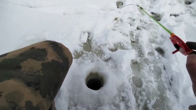 Глухозимье... Переходник на бур не выдержал!!! безмотылка! Открыл для себя НОВЫЙ вид проводки! смотреть онлайн