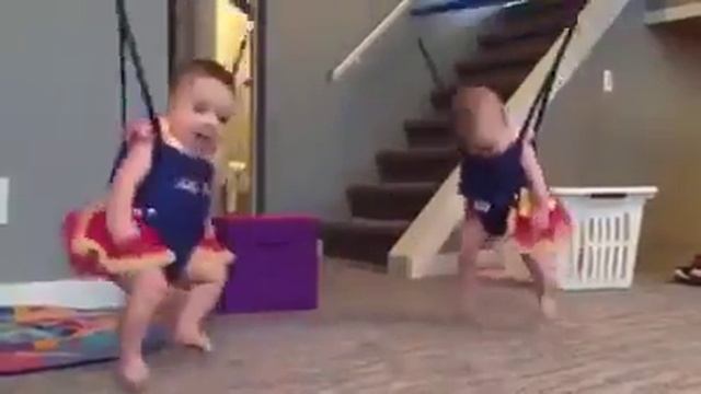 Зажигательный ирландский танец двойняшек непременно поднимет ваше настроение! смотреть онлайн