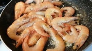Жареные креветки с чесноком в сливочном масле fried shrimp