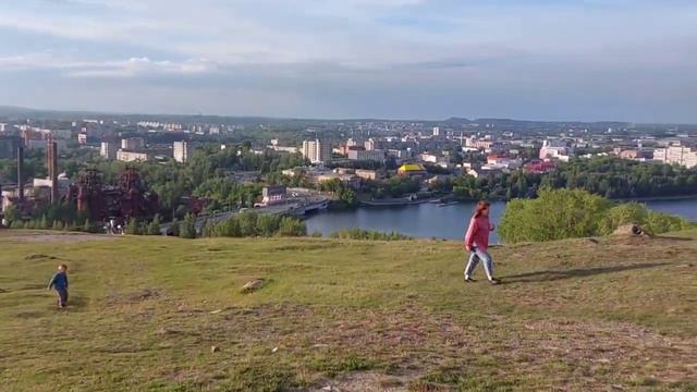 Вид на г.Н.Тагил с Лисьей горы. смотреть онлайн