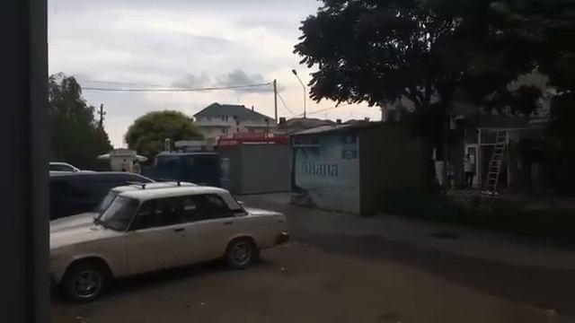 Погода не лётная в Витязево. Люди бегут с пляжа смотреть онлайн