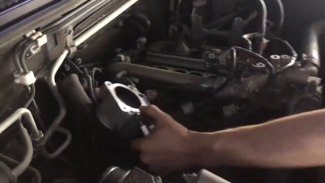 Замена свечей зажигания на Митсубиси Паджеро. смотреть онлайн