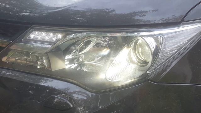 Заморгал ксенон на Toyota RAV-4 смотреть онлайн