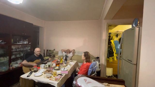 Встреча Нового 2022-го года с родителями дома и с гитарой! смотреть онлайн