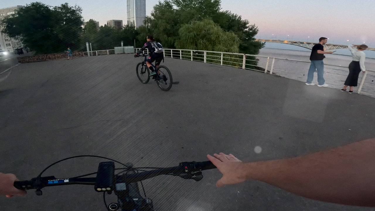 Это был последний день лета. Велопокатушка по набережной Саратова. смотреть онлайн