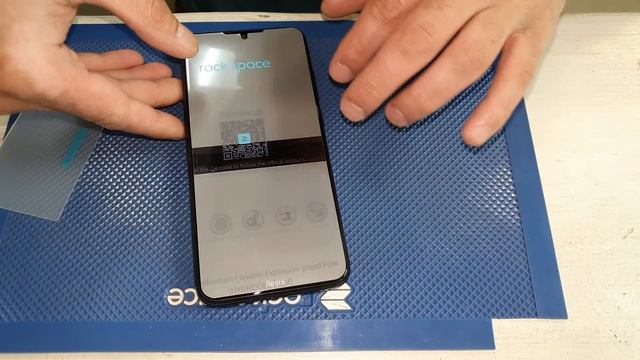 Как правильно клеить гидрогелевую пленку Rockspace. смотреть онлайн