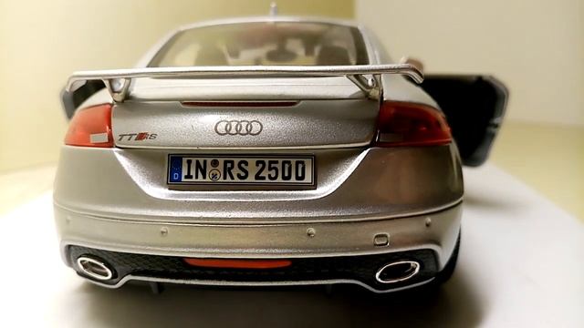 Audi Tt Rs 1/18 Bburago Diamond смотреть онлайн