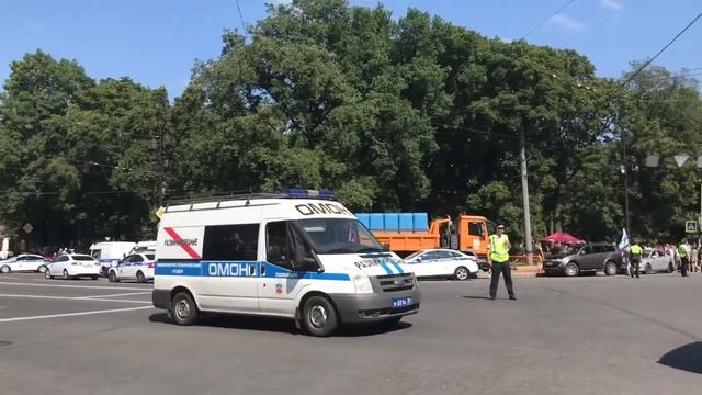 ОМОН/Разминирование и полиция на дне ВМФ В Санкт-Петербурге. смотреть онлайн