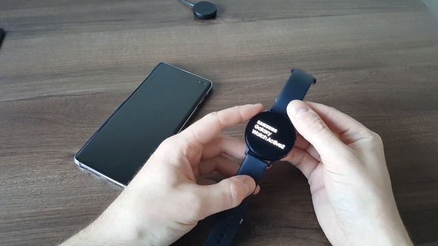 Неужели брикнулись? Galaxy Watch Active 2 зависли после установки циферблата.