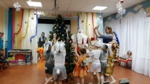 Новогодний танец зверят. Ст. гр. Детский сад "Алёнка". Гурьевск