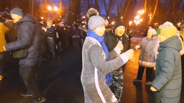 Бегут года и грусть - печаль в твоих глазах!!!??Танцы в парке Горького!!!??Харьков 2022 смотреть онлайн